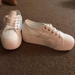 Steve Madden white platform shoes